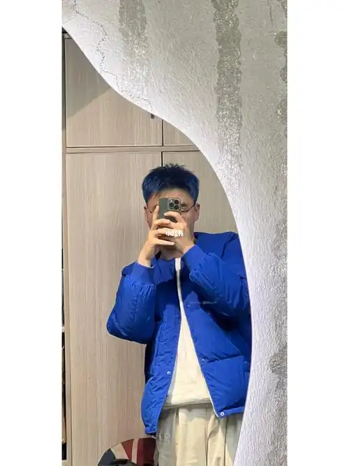 男生染发百事可乐蓝