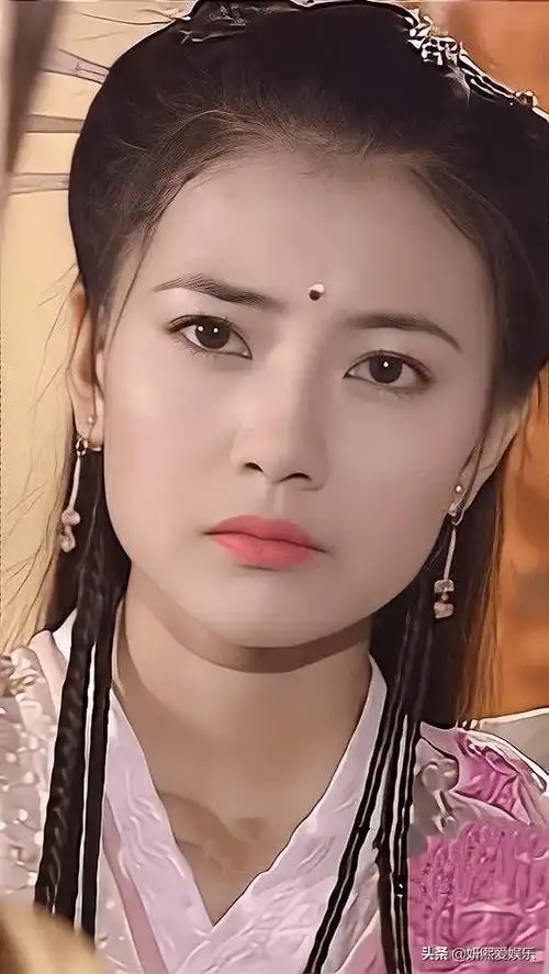 最美的周芷若五官精致温婉清丽
