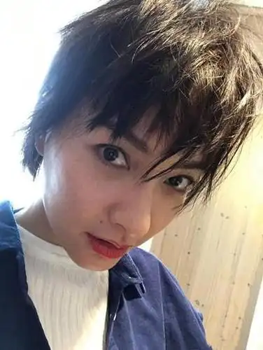 吴昕胆太大了!头发剪短狂秀素颜,网友:一脸雀斑的时尚看不懂