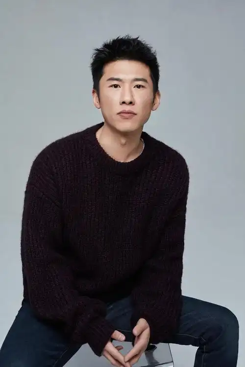 王骁《枕上书》凭八卦脸圈粉 文官"司命"竟是拳击爱好者