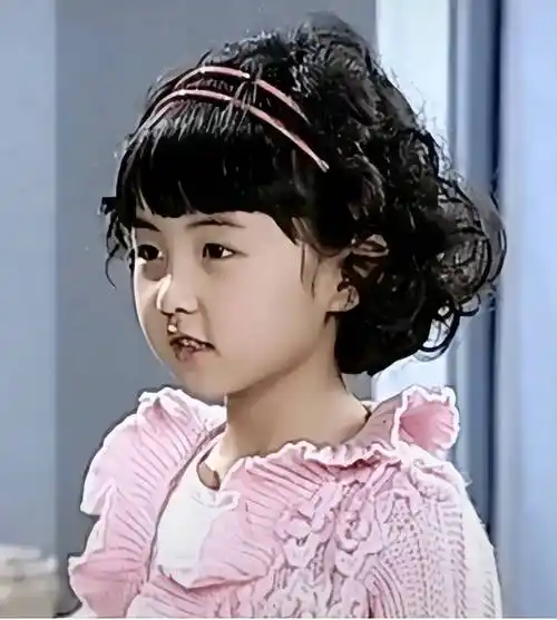 长相很普通,在一众俊男美女中太不惹眼