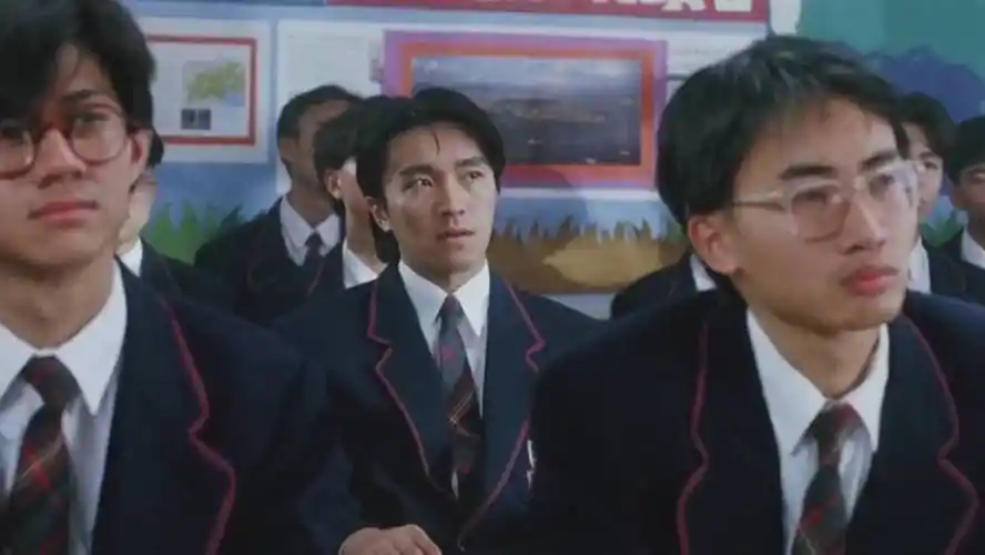 逃学威龙这段学生时代的人生被星爷演的淋漓尽致满满的回忆