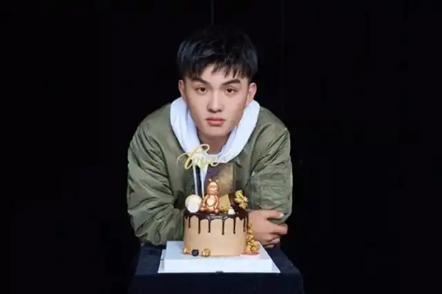 童星出道演技备受认可世纪宝宝郑伟前途无量