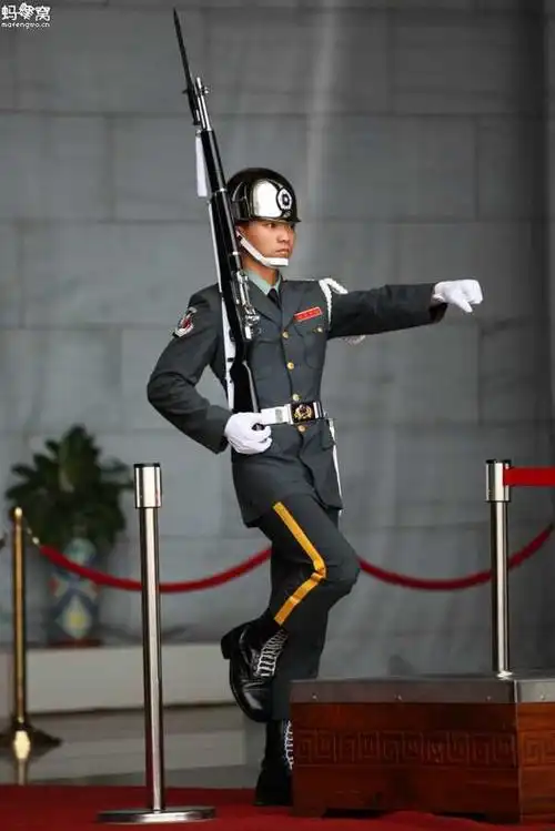 台湾军人 - 礼队换哨交接式