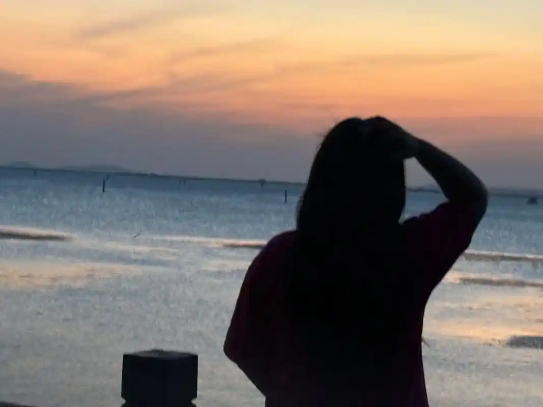 喜燥无常,慵懒且随意#沉沦在绝美的海边 #风是自由的你也是 - 抖音