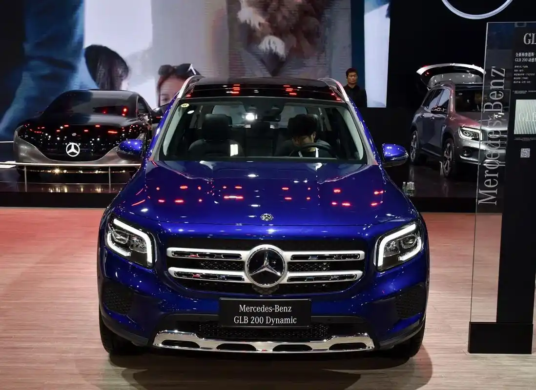 2021款奔驰glb7座13t落地30万比x1大气