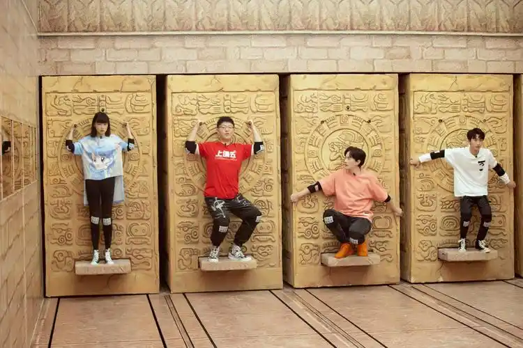 《疯狂的麦咭8》全能学霸"江直树"踢馆疯狂石头城