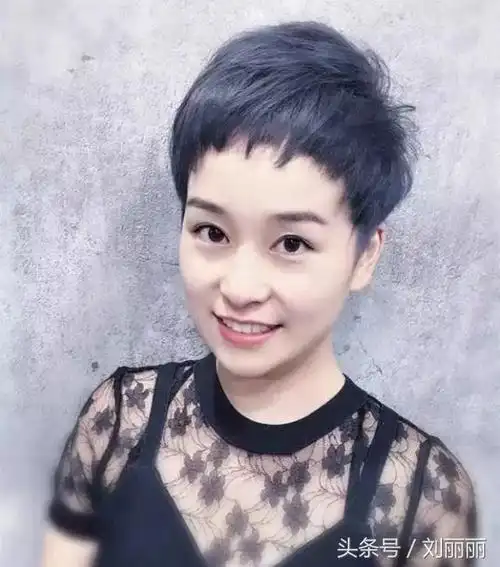 (大圆脸适合的短发发型图片 减龄) - 冷求网