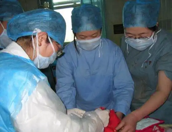 老公为了体贴老婆,不让她再受到伤害,主动去做了结扎手术,这让夫妻