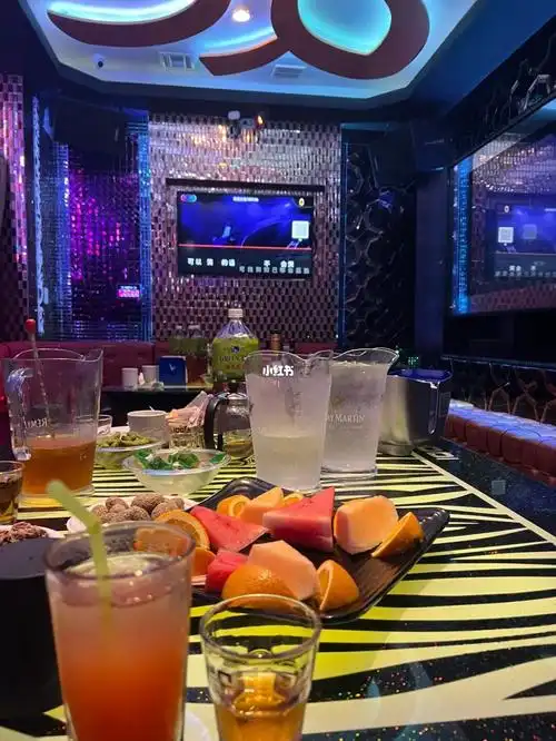 一个人开了个ktv,抑郁症了!