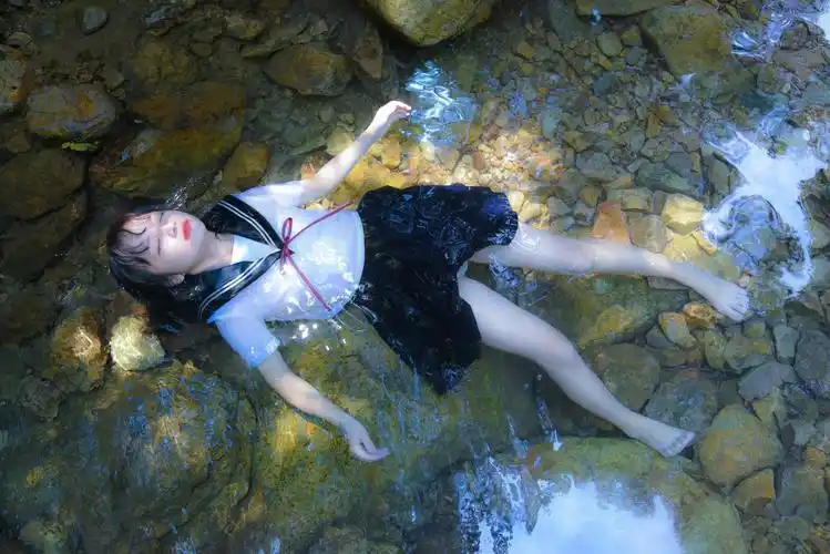 查看大图 收录 举世无双塑料叉 摄影乐园一级 关注 清凉的夏日 水手服