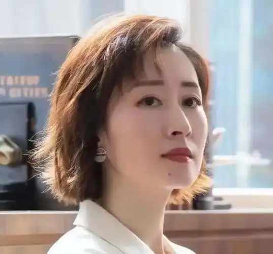 建议45岁以上的中年女人少留这些大妈发型显老还没气质