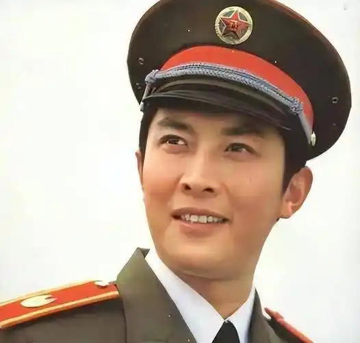 事实证明如今72岁的唐国强已经走上了演员的另一条道路