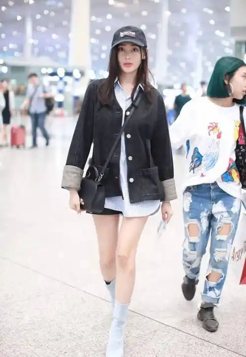 原创张天爱才是小个子超模吧穿牛仔外套配紧身裤这腿长比例很少见