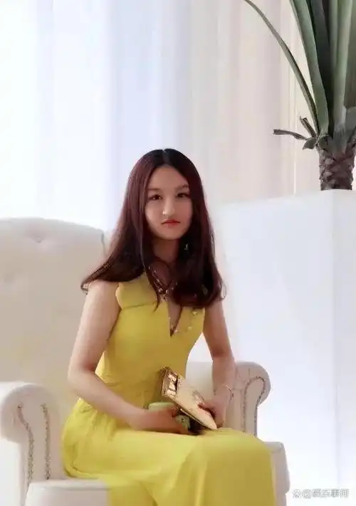 陆子艺4岁出道6岁上春晚却因长残被骂退圈如今她长这样