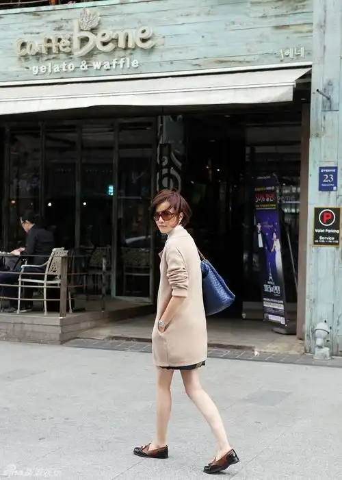 刘孜韩国素颜街拍