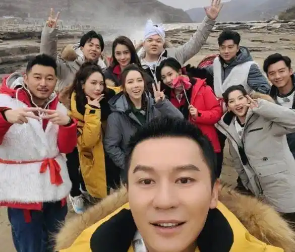 原创李晨晒跑男合影杨颖不抢c位往后站郑恺当爸后又换新搭档了