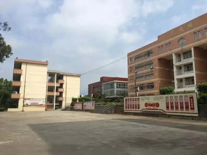 虞阳中学校门口放置考场分布示意图.