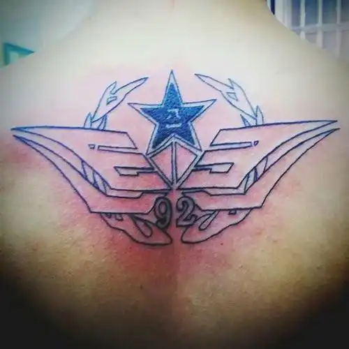 我的第一个纹身 曾经所在部队的军徽 简单,纯粹 却足以铭刻一生!