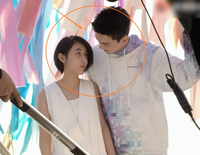 吴磊张子枫拍摄花絮曝光,细看两人眼神互动,真不怪粉丝磕cp上头