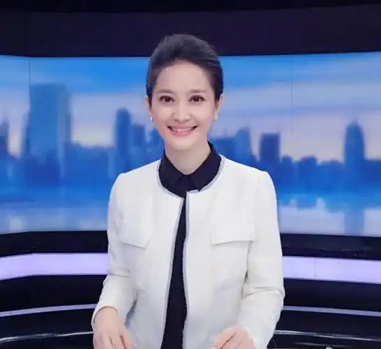 从小学开始,谢颖颖就一直是学校文艺晚会节目主持人的最佳人选