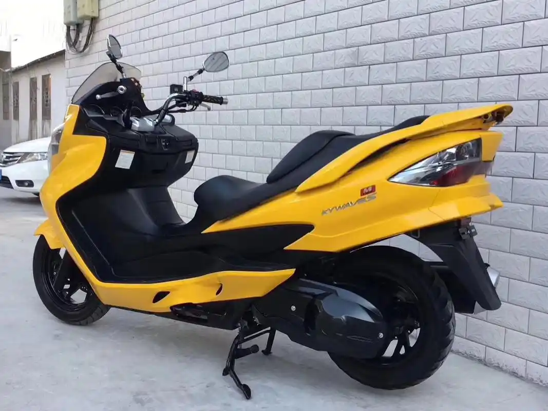 实拍铃木踏板车天浪250!