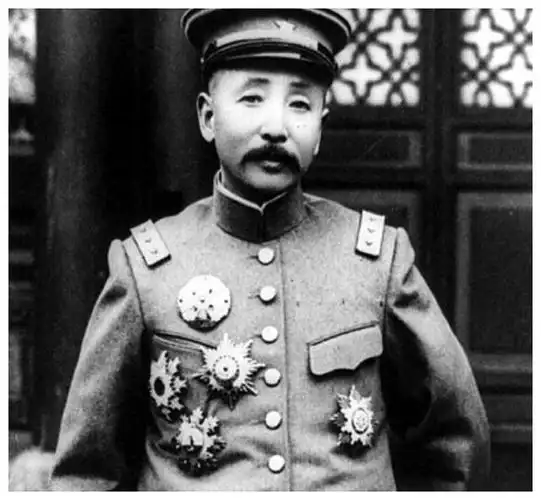 张学良晚年忆父亲对下属恩威并施此人下跪场景吓得我毛骨悚然