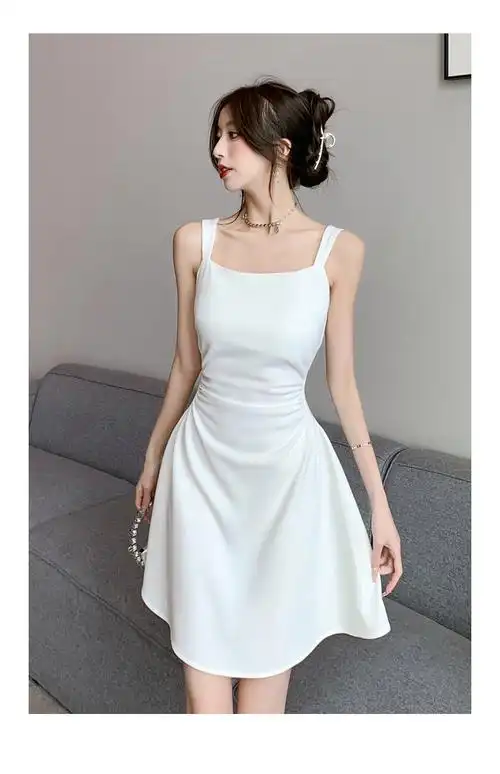 赫本风夏季新款气质超显瘦连衣裙收腰显瘦无袖短裙露肩美背吊带裙