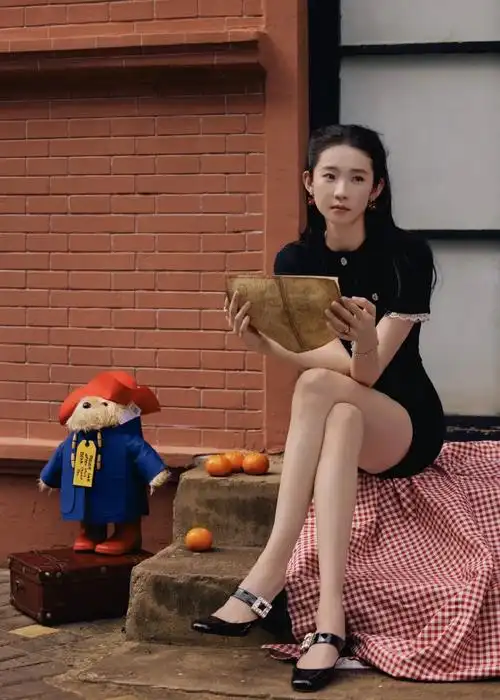 张艺凡大长腿 要是换双鞋就更好看了