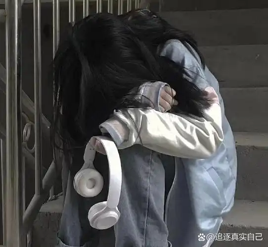 伤感头像女   请礼貌拿图