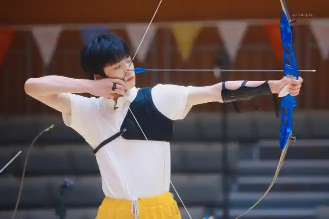 点长大了  啊啊啊啊啊啊啊啊啊啊啊在刘耀文射箭上找到了养成系的具象