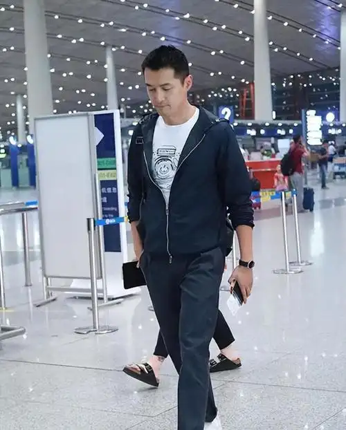 中年男人看40岁胡歌日常穿搭穿衣不油腻不老气堪比小鲜肉