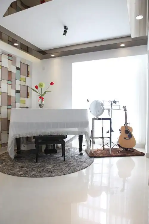 120平简约三居装修门厅音乐角