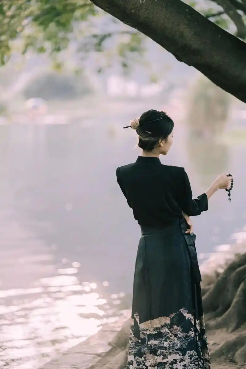 静心.#东方美学 #情绪风 #马面裙 #禅意 - 抖音