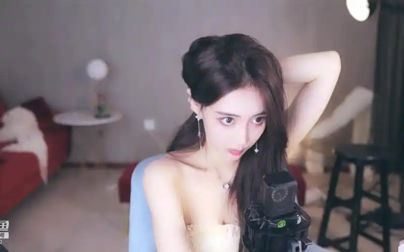 斗鱼美女主播王雨檬10.3美腿热舞直播录像