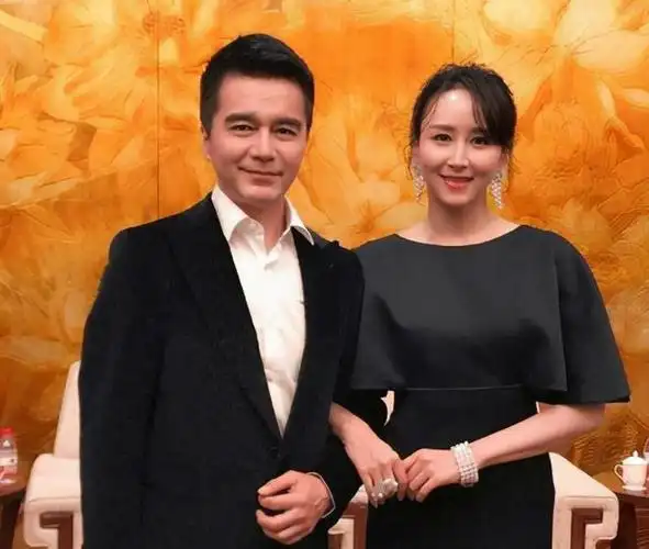 一生经历4段婚姻每一任妻子都是大美人许亚军风采仍不减当年