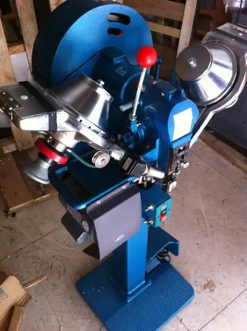 全自动钉扣机 四合扣钉扣机 钮扣钉扣.塑料四合扣机.双头订扣机.