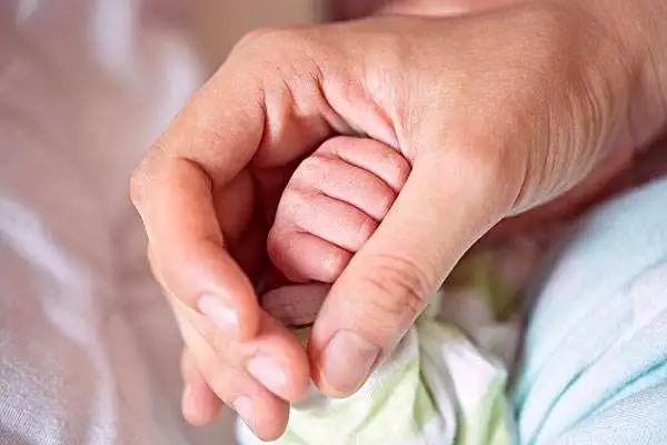 刚出生的婴儿什么都不知道这些特征与生俱来很神奇但鲜为人知