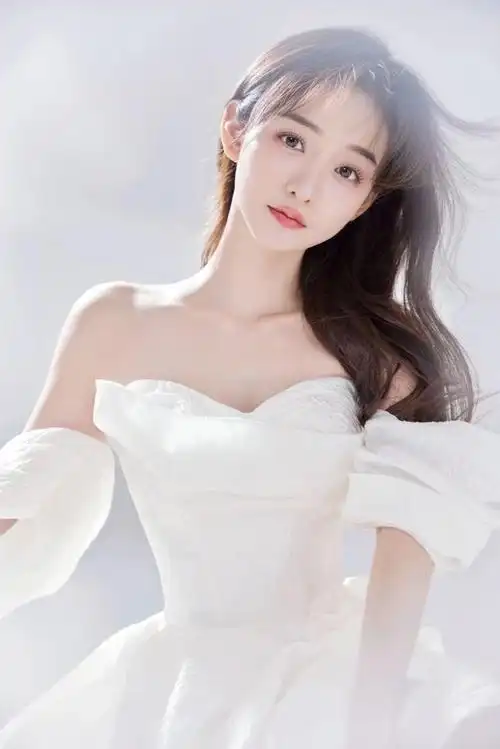 白敬亭何泓姗二搭爷青回