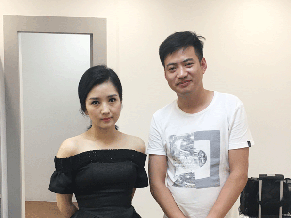 陈星与著名歌手何洁合影留恋