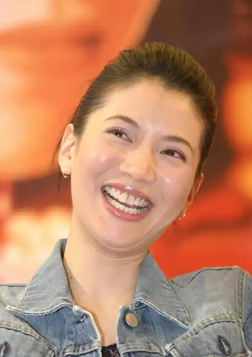 袁咏仪把张智霖和魔童p成狼外婆和小红帽靓靓也太可爱了