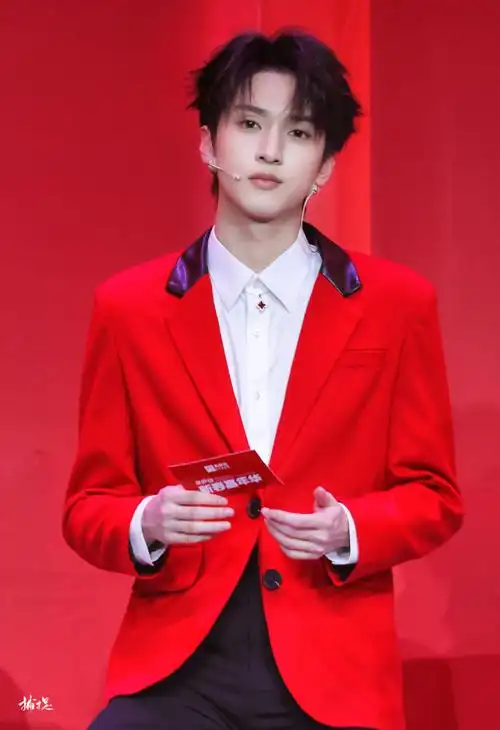 严浩翔来伊份品牌代言人##今日星拍放送##来伊份直播