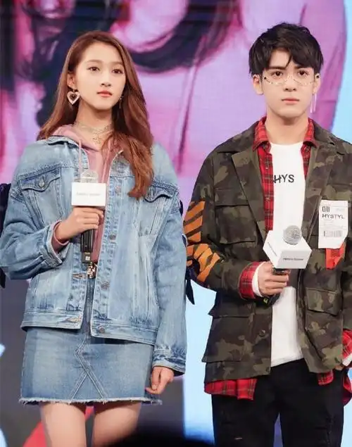 关晓彤和曾舜晞站在一起,关晓彤真实身高好高!