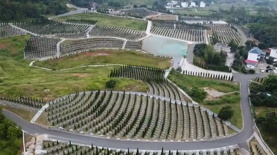 这里是中华烈士第一县,江西兴国县烈士陵园,向英雄致敬!