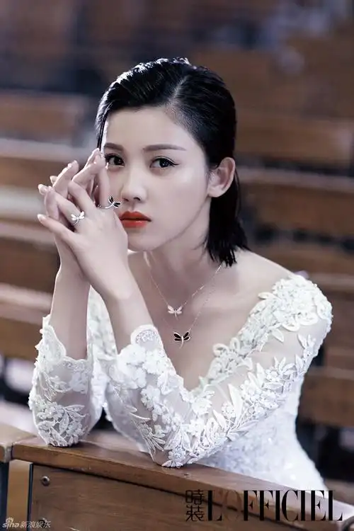 组图:杨子姗婚纱特辑诠释真爱 气质优雅明媚