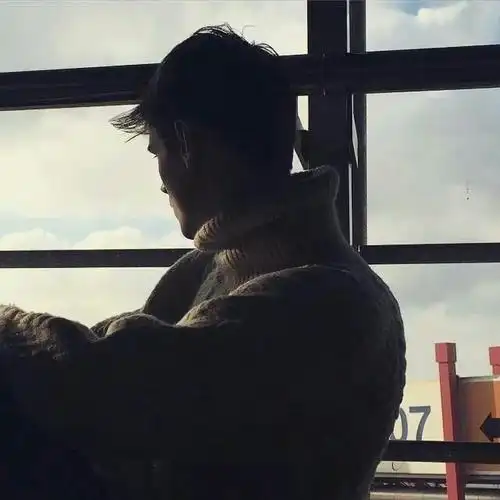 男头 欧美 侧影 帅气 忧伤