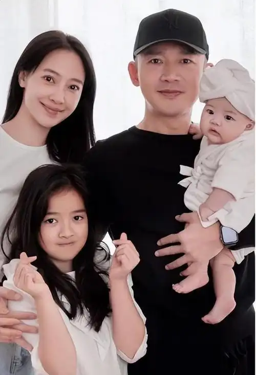 当然,这或许也是因为聂远没像黄晓明等找当红女星当老婆的原因吧,妻子