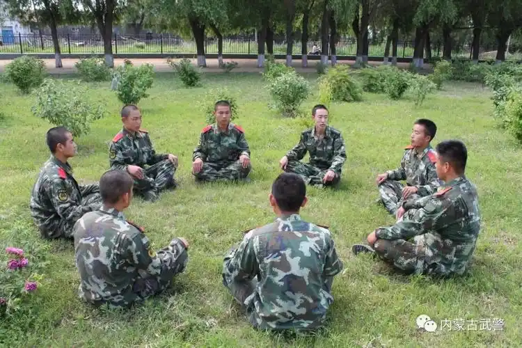 这些武警军装,你穿过哪一身?_服装