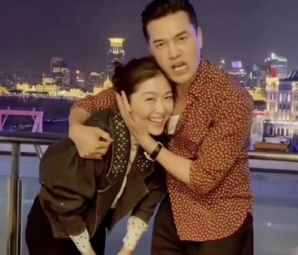 嫁傅程鹏3年未办婚礼!周丽淇产后1年身材恢复好,罕谈二胎计划