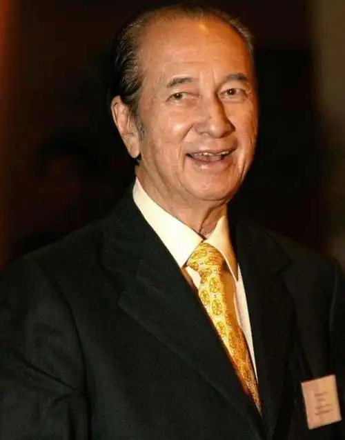 何鸿燊为何不在香港搞房地产,要到澳门发展?这跟圈子有很大关系